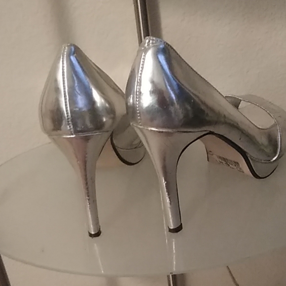 Shoes - Picture 2 of 4